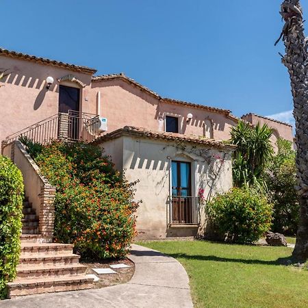 Apartments In Residence With Swimming Pool In Santa Margherita Di Pula, 250 Meters From The Sea מראה חיצוני תמונה