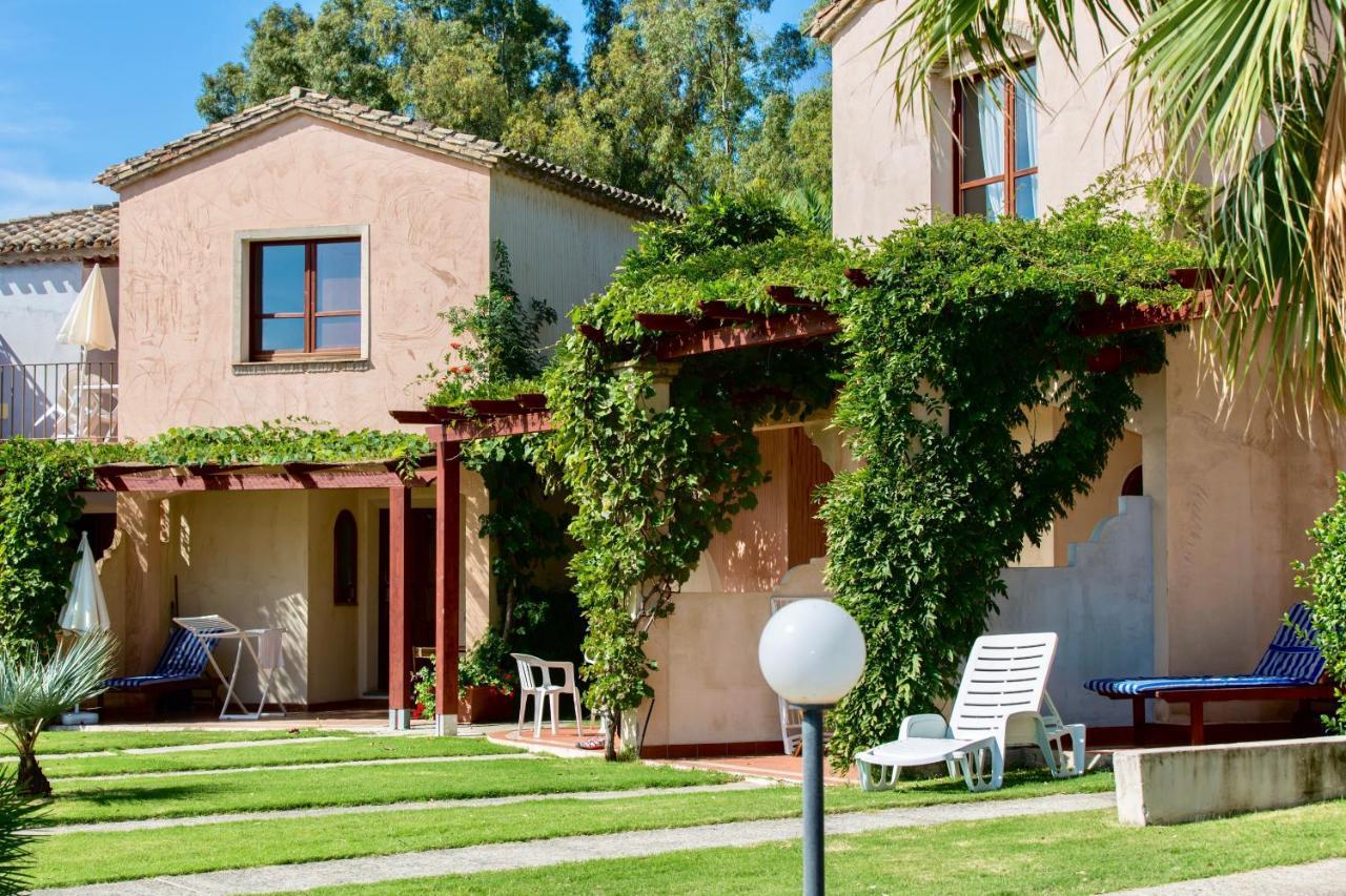 Apartments In Residence With Swimming Pool In Santa Margherita Di Pula, 250 Meters From The Sea מראה חיצוני תמונה