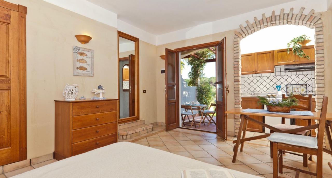Apartments In Residence With Swimming Pool In Santa Margherita Di Pula, 250 Meters From The Sea מראה חיצוני תמונה