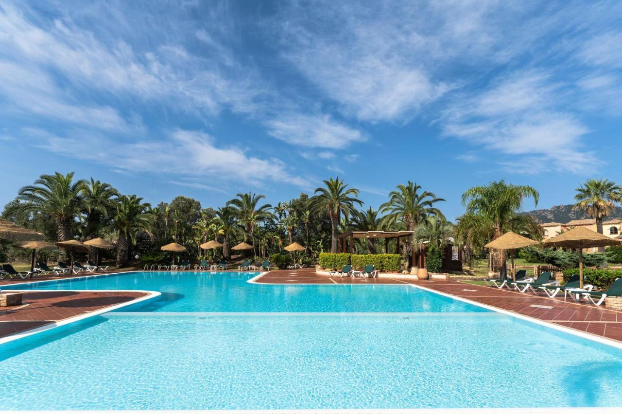 Apartments In Residence With Swimming Pool In Santa Margherita Di Pula, 250 Meters From The Sea מראה חיצוני תמונה