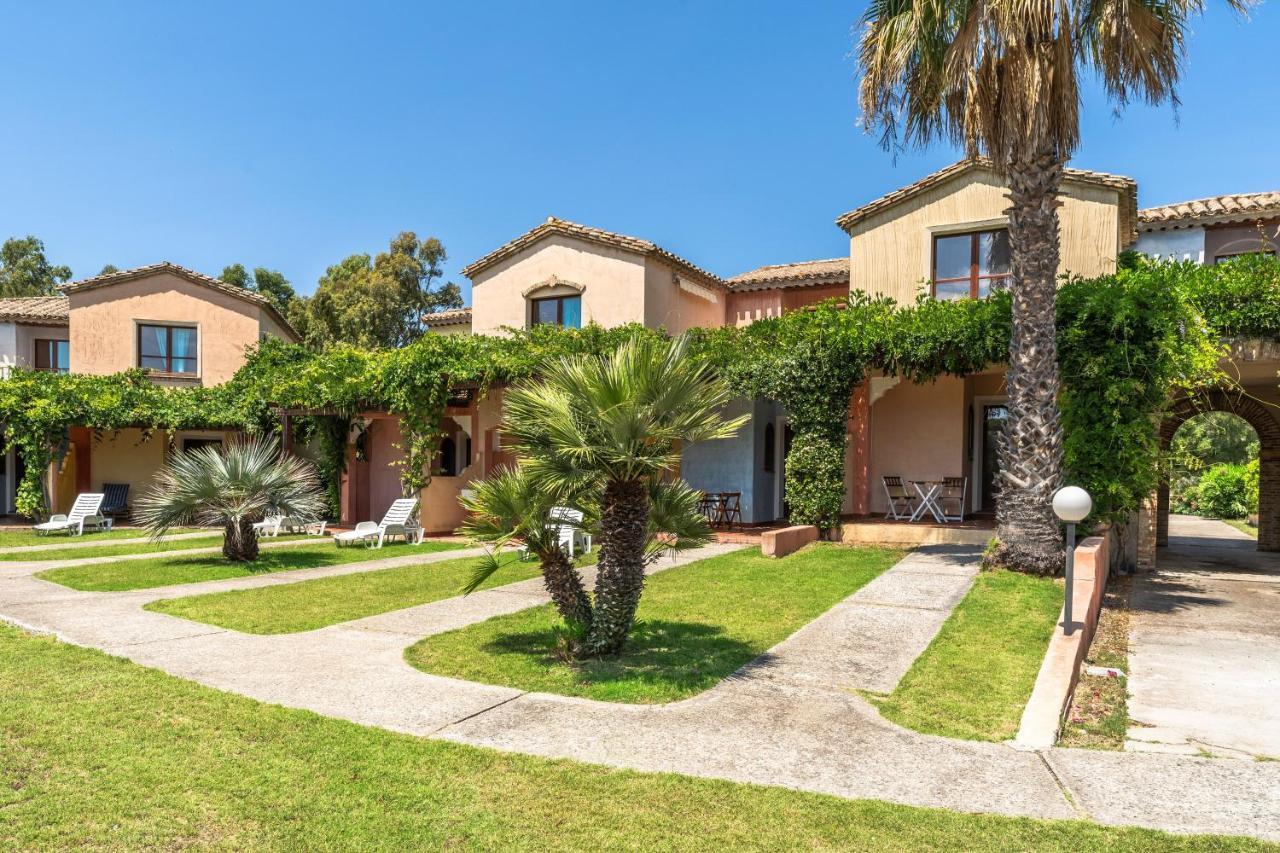 Apartments In Residence With Swimming Pool In Santa Margherita Di Pula, 250 Meters From The Sea מראה חיצוני תמונה