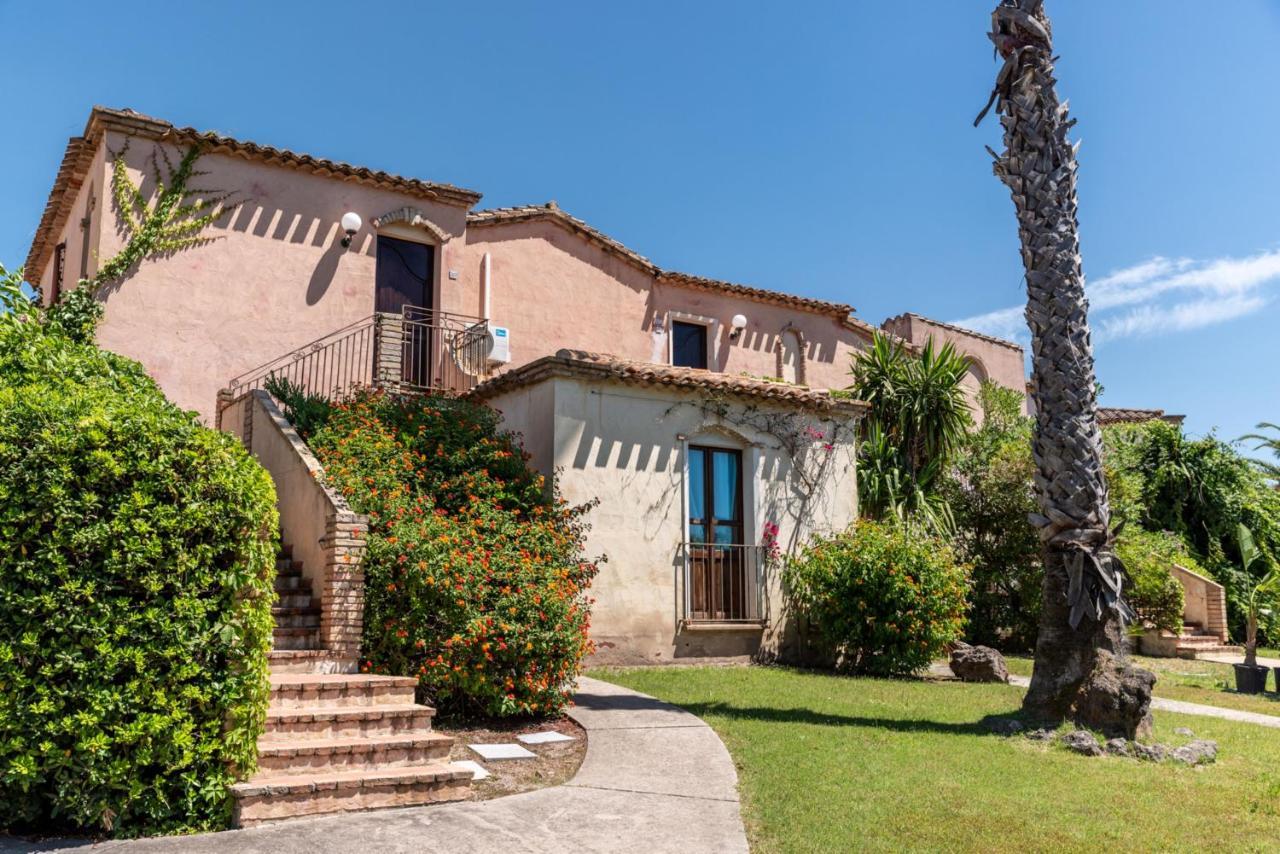 Apartments In Residence With Swimming Pool In Santa Margherita Di Pula, 250 Meters From The Sea מראה חיצוני תמונה